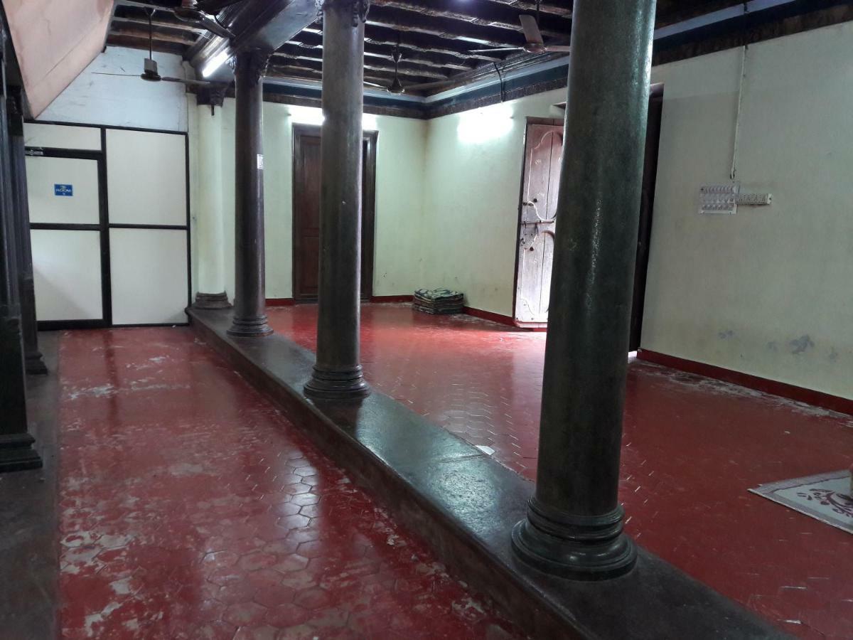 Devasthanam Lodge Thiruvananthapuram Esterno foto