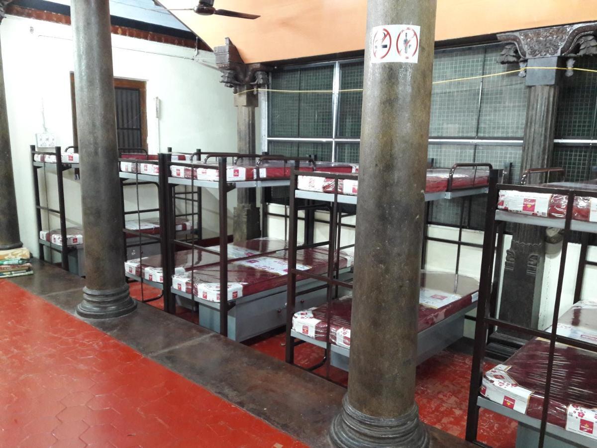 Devasthanam Lodge Thiruvananthapuram Esterno foto