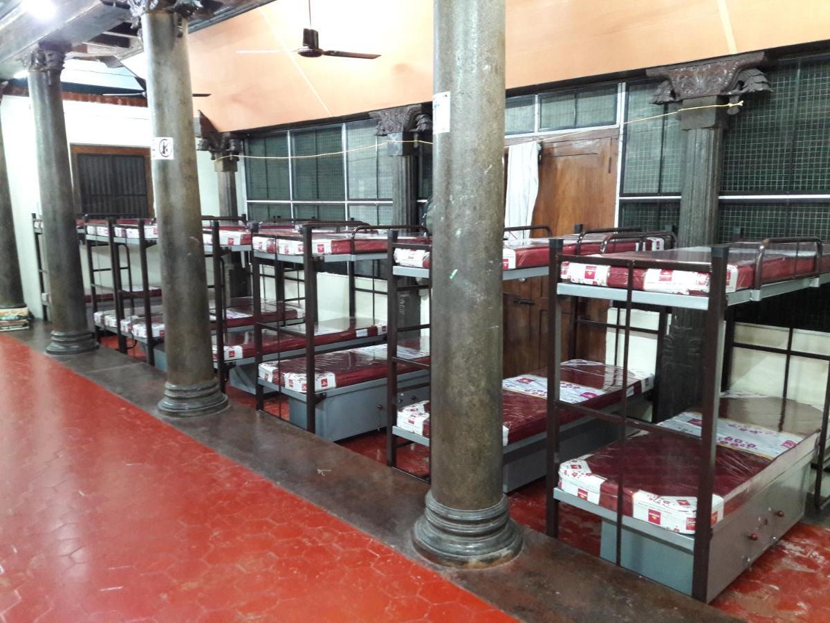 Devasthanam Lodge Thiruvananthapuram Esterno foto